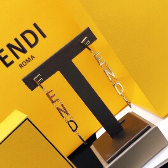 Earrings with the impression of a fashionable senior 2023SS FENDI Fendi Earrings with the impression of a fashionable senior 2023SS FENDI Fendi